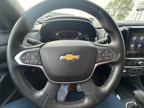 Used 2023 Chevrolet Traverse LT w/ LT Premium Package AWD/4WD image 19