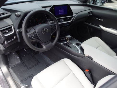 Used 2023 Lexus UX 250h FWD image 11