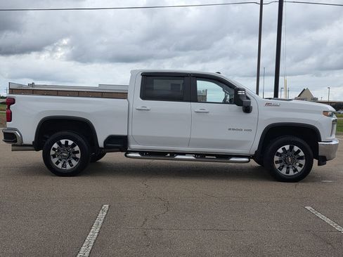 Used 2022 Chevrolet Silverado 2500 LT w/ Convenience Package AWD/4WD image 4