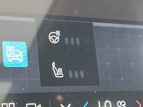 New 2025 Volvo XC40 B5 Plus w/ Protection Package Premier image 18