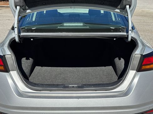 Used 2025 Nissan Altima 2.5 SR image 18