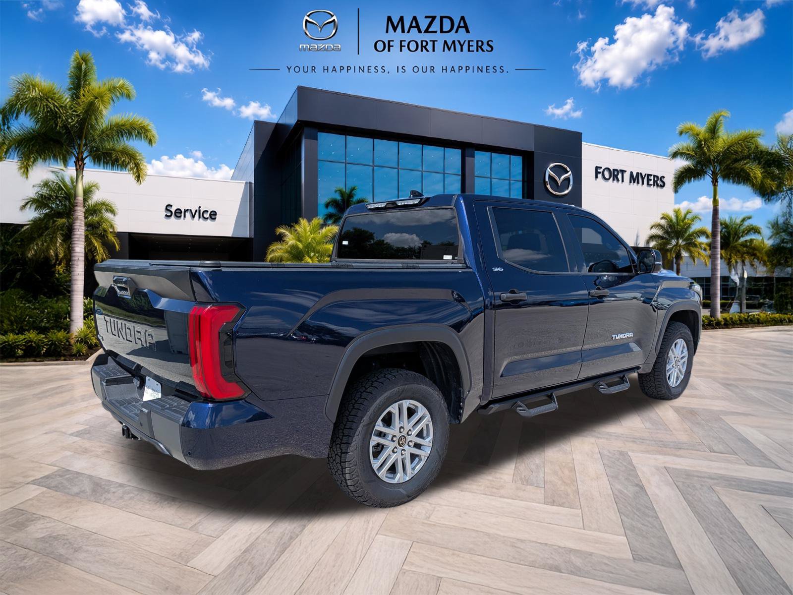 Used 2023 Toyota Tundra SR5 w/ SR5 Convenience Package AWD/4WD image 4