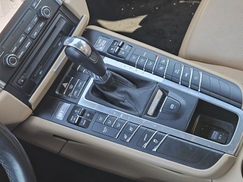 Certified 2018 Porsche Macan image 20