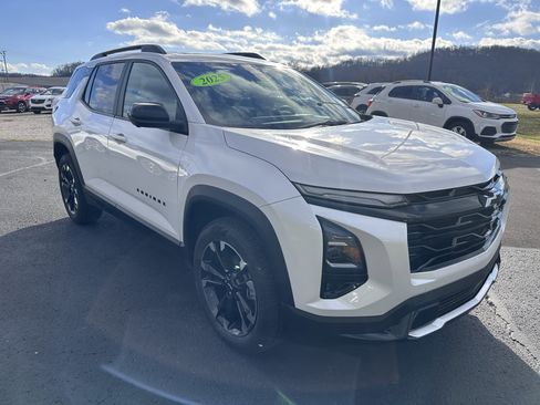 Used 2025 Chevrolet Equinox RS w/ Safety and Technology Package image 2