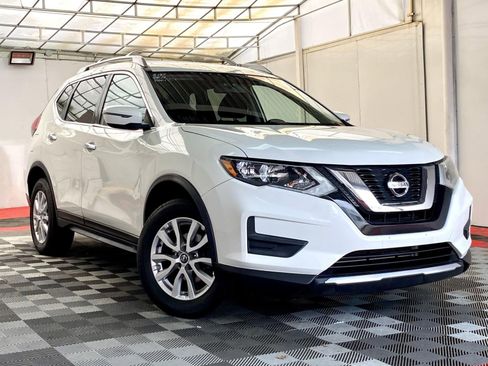 Used 2017 Nissan Rogue SV AWD/4WD image 1