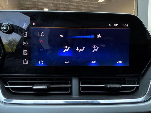 Used 2025 Chevrolet Trax LT FWD image 27