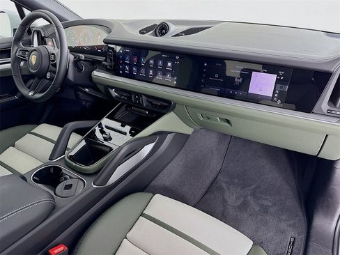 New 2025 Porsche Cayenne Coupe image 31