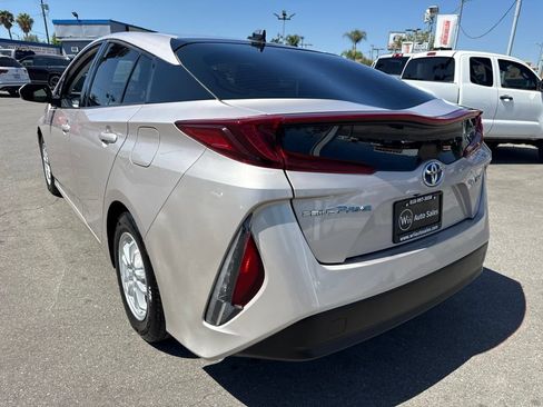 Used 2020 Toyota Prius Prime XLE w/ Carpet Mat Package FWD image 5