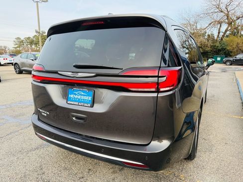 Used 2022 Chrysler Pacifica Touring-L image 23