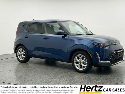 Used 2025 Kia Soul LX w/ LX Technology Package FWD image 1