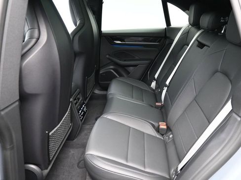 Certified 2025 Porsche Macan Electric RWD image 7