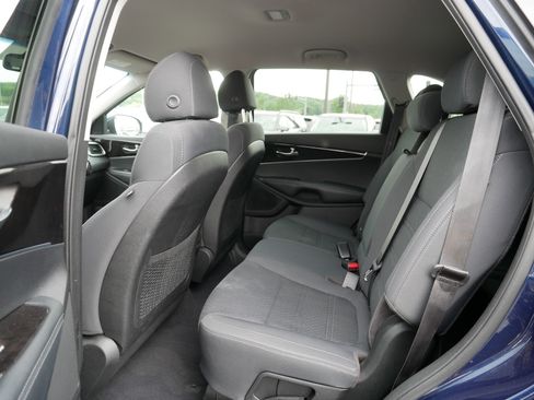 Used 2018 Kia Sorento AWD image 16
