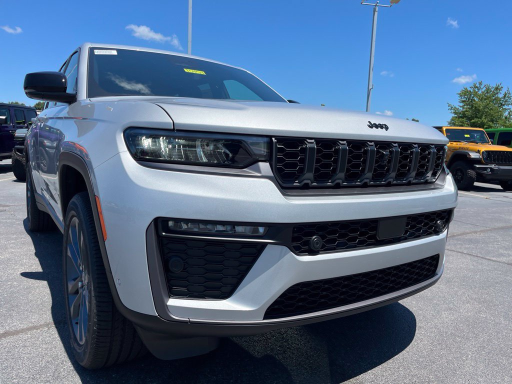 New 2026 Jeep Grand Cherokee Limited AWD/4WD image 40