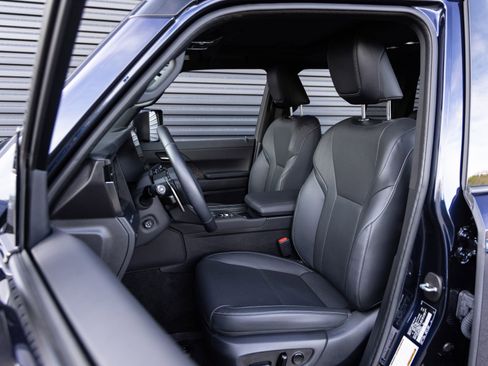 Used 2025 Lexus GX 550 w/ Accessory Package (31) AWD/4WD image 22