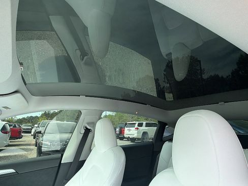 Used 2024 Tesla Model Y Long Range image 17