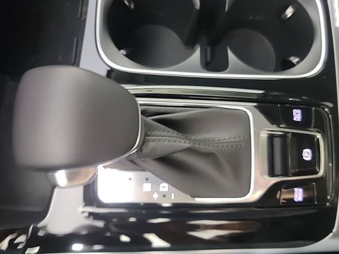 Certified 2024 Kia Carnival SX FWD image 36