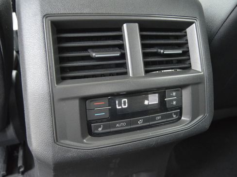 Used 2021 Volkswagen Atlas SEL Premium image 23