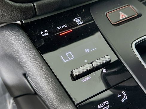 New 2026 Porsche Macan image 18