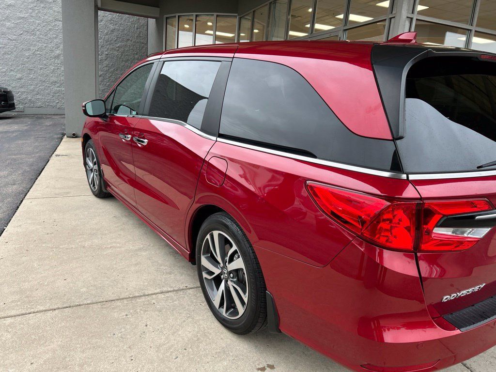 Used 2024 Honda Odyssey Touring image 3