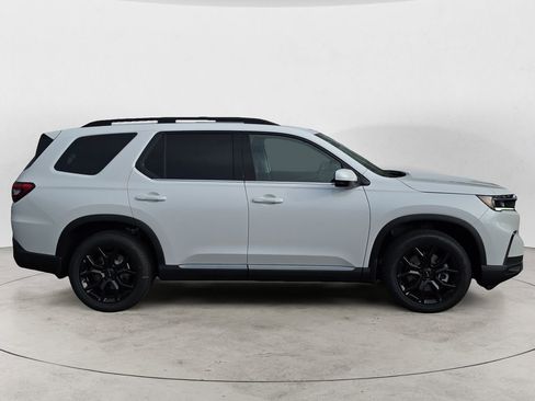 Used 2025 Honda Pilot Touring image 6