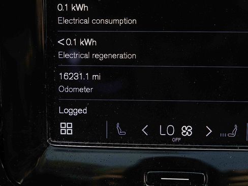 Used 2023 Volvo XC40 Recharge Plus w/ Protection Package Premier image 10