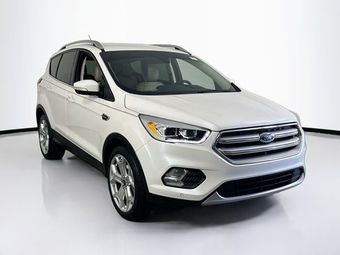 Used 2019 Ford Escape Titanium w/ U0J03 - Titanium Tow Package FWD image 3