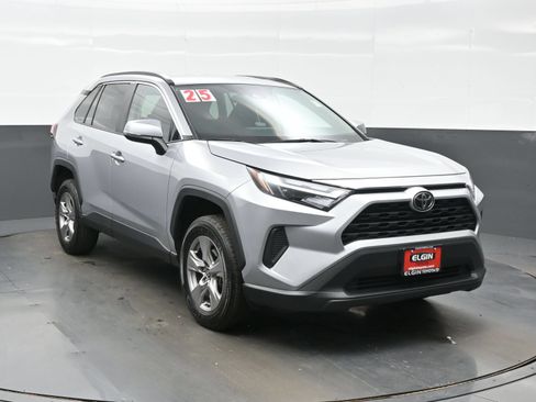 Used 2025 Toyota RAV4 XLE AWD/4WD image 8