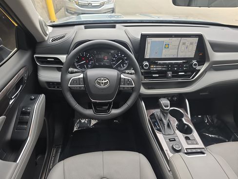 Used 2020 Toyota Highlander Platinum AWD/4WD image 15