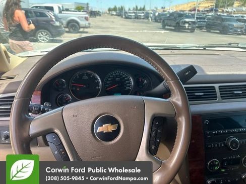 Used 2009 Chevrolet Suburban LT AWD/4WD image 8