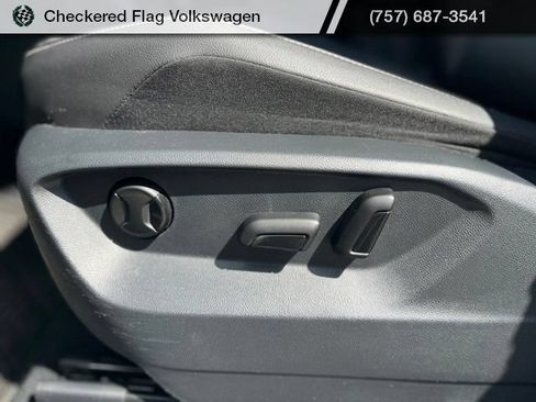 Used 2021 Volkswagen Tiguan SE w/ Panoramic Sunroof Package AWD/4WD image 24