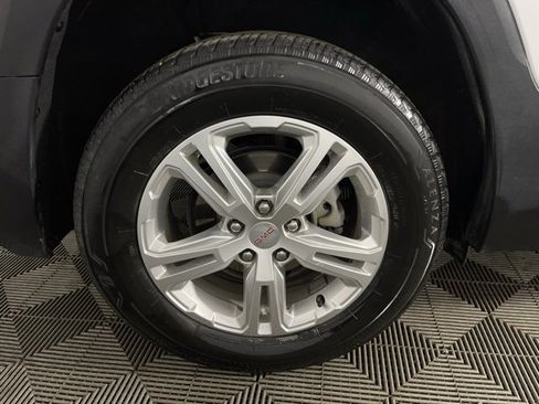 Used 2024 GMC Terrain SLE image 27