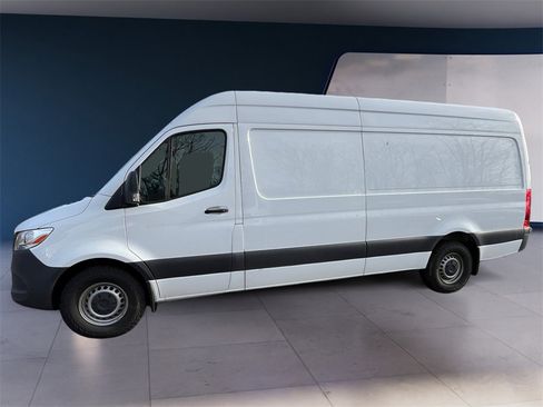 Used 2023 Mercedes-Benz Sprinter 2500 image 2