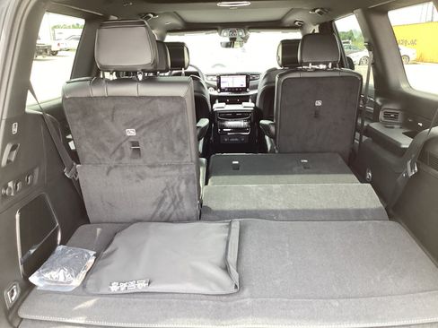 New 2026 Jeep Grand Wagoneer 4WD w/ Premium Group I image 16
