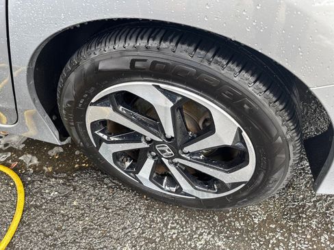 Used 2017 Honda Accord EX-L image 8