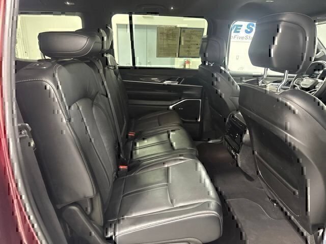 Used 2022 Jeep Wagoneer Series III AWD/4WD image 22