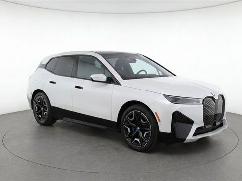 Used 2023 BMW iX xDrive50 w/ Sport Package AWD/4WD image 2