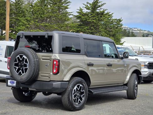 New 2026 Ford Bronco Outer Banks image 4