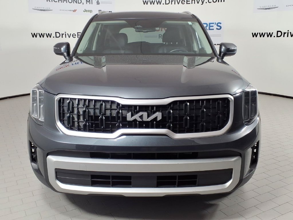 Used 2024 Kia Telluride EX w/ EX Captain's Chair Package AWD/4WD image 2