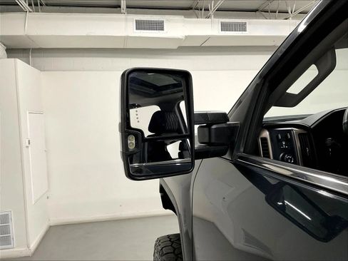 Used 2018 GMC Sierra 2500 Denali w/ Duramax Plus Package AWD/4WD image 40