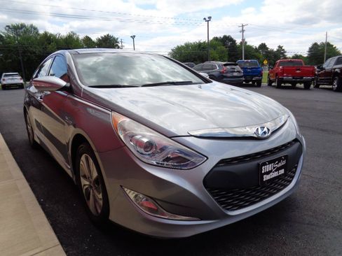 Used 2015 Hyundai Sonata Limited w/ Option Group 02 FWD image 4