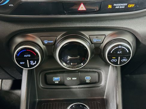 Used 2025 Hyundai Venue SEL FWD image 23