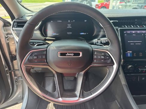 Used 2024 Jeep Grand Cherokee Limited w/ Black Appearance Package image 51