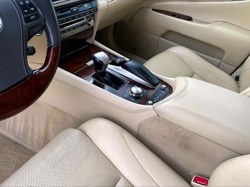 Used 2014 Lexus LS 460 w/ Ultra Luxury Package image 16