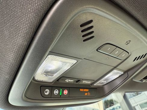 Used 2023 Chevrolet Traverse LT w/ LT Premium Package image 16