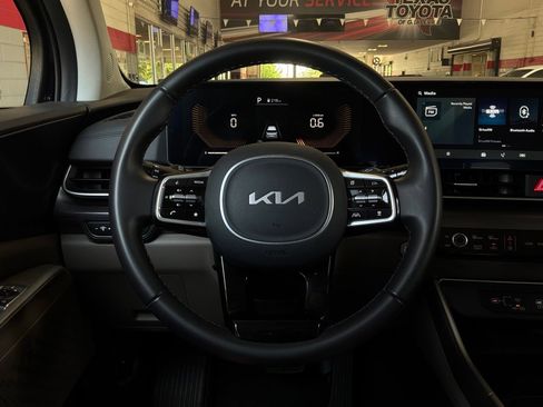 Used 2026 Kia Carnival FWD image 37