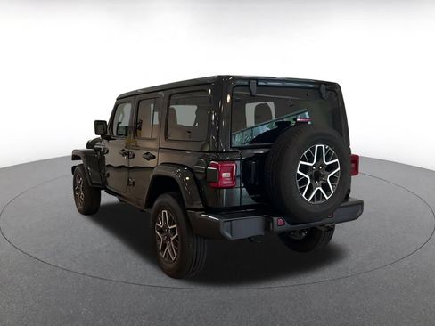 Used 2025 Jeep Wrangler Unlimited Sahara AWD/4WD image 11