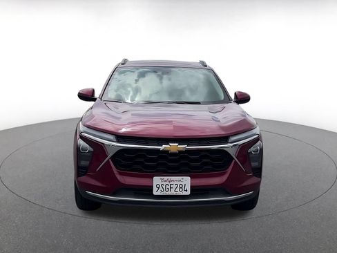Used 2025 Chevrolet Trax LT FWD image 4