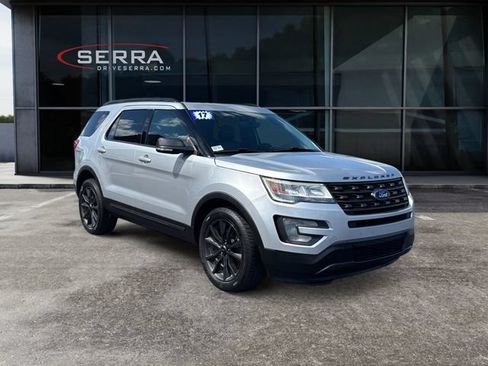 Used 2017 Ford Explorer XLT w/ Equipment Group 202A AWD/4WD image 7