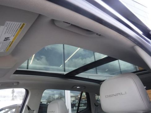 Used 2018 GMC Terrain Denali w/ Comfort Package AWD/4WD image 14