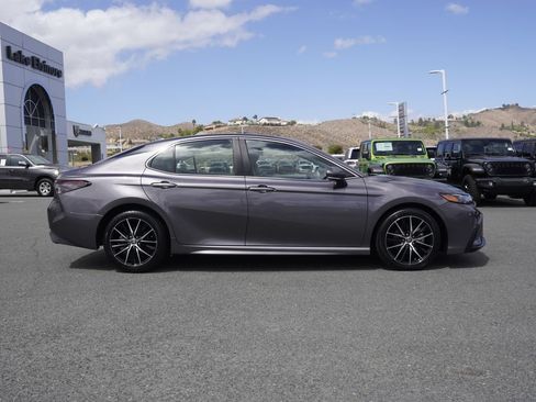 Used 2023 Toyota Camry SE FWD image 3